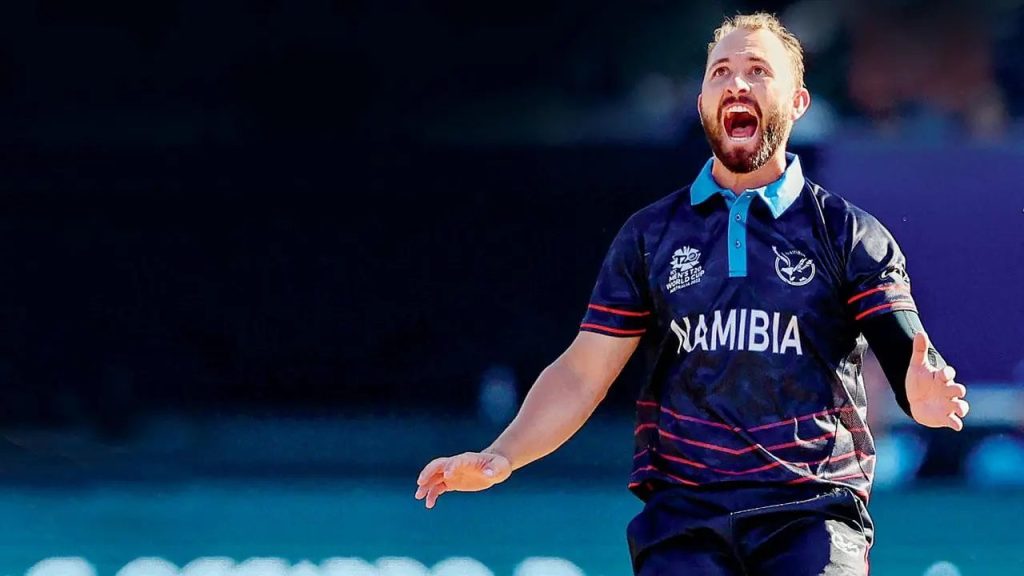 Best Bowling Figures on ODI Debut
